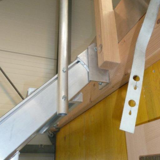 Treppe für in Dachboden mit Gelenk